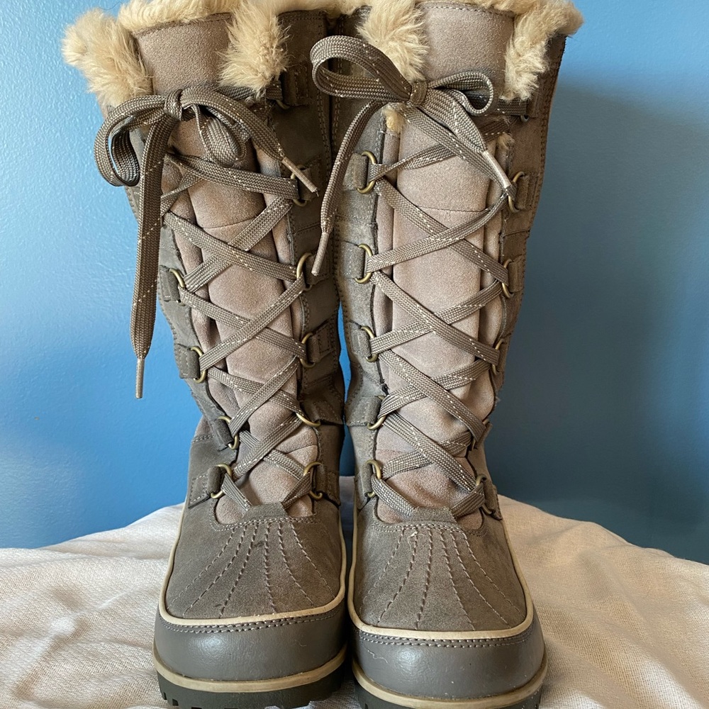 Womens Sorel winter boots size 7.5